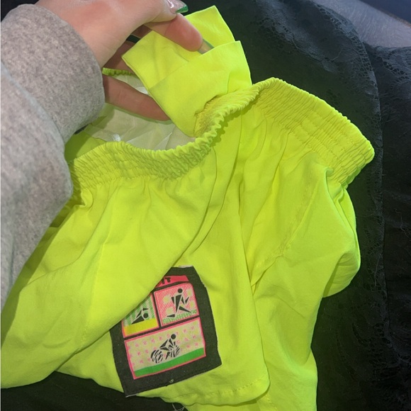 Tri-fit neon yellow shorts/ size large would fit best a medium or large - Picture 5 of 5